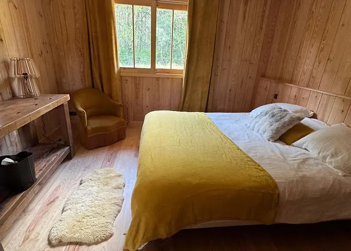 Semesterbostad Maison Bois Lesbats *